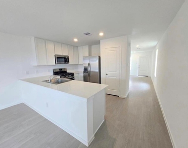 28818 Texas Sparrow Ln - Photo Thumbnail 6