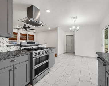 209 W 6th Street - Photo Thumbnail 5