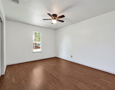 209 W 6th Street - Photo Thumbnail 11