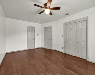 209 W 6th Street - Photo Thumbnail 13