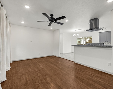 209 W 6th Street - Photo Thumbnail 10