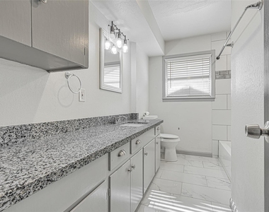 209 W 6th Street - Photo Thumbnail 19