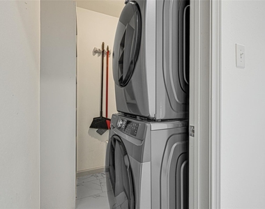 209 W 6th Street - Photo Thumbnail 16
