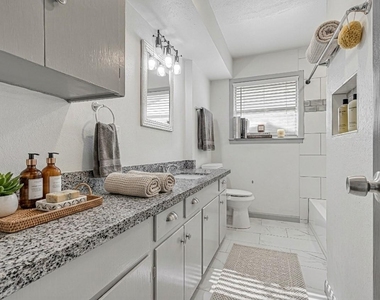 209 W 6th Street - Photo Thumbnail 20