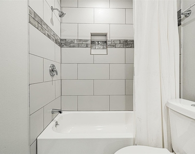 209 W 6th Street - Photo Thumbnail 14