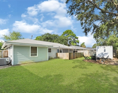 209 W 6th Street - Photo Thumbnail 27