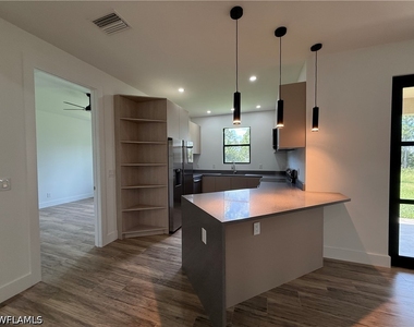469 Woodman Drive - Photo Thumbnail 2