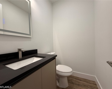 469 Woodman Drive - Photo Thumbnail 12