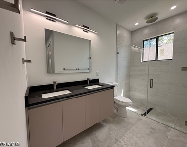 469 Woodman Drive - Photo Thumbnail 8