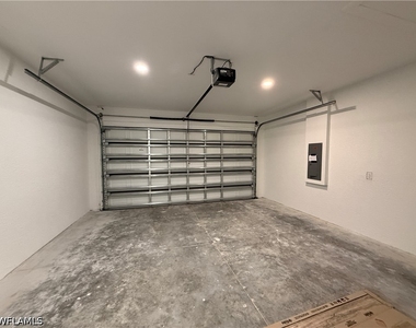 469 Woodman Drive - Photo Thumbnail 15