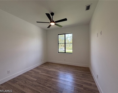 469 Woodman Drive - Photo Thumbnail 11