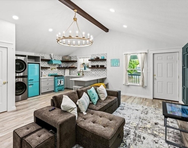5423 Avenue R - Photo Thumbnail 5