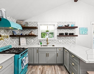 5423 Avenue R - Photo Thumbnail 9