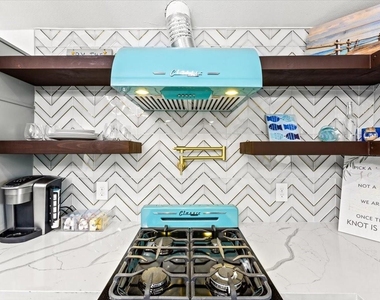 5423 Avenue R - Photo Thumbnail 12