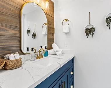 5423 Avenue R - Photo Thumbnail 18