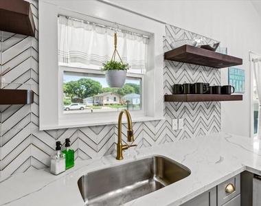 5423 Avenue R - Photo Thumbnail 13