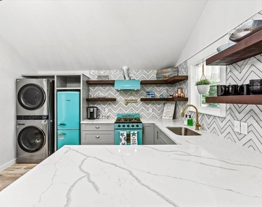 5423 Avenue R - Photo Thumbnail 6