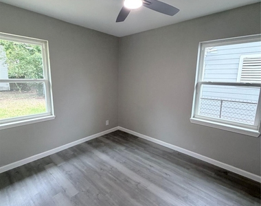 222 S Cobb Street - Photo Thumbnail 11