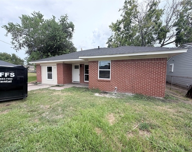 222 S Cobb Street - Photo Thumbnail 4