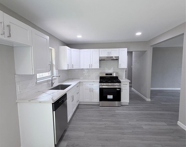 222 S Cobb Street - Photo Thumbnail 6