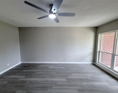 222 S Cobb Street - Photo Thumbnail 5