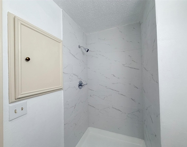 6711 Prairie Village Drive - Photo Thumbnail 12