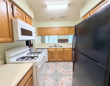6711 Prairie Village Drive - Photo Thumbnail 7