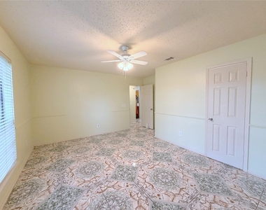 6711 Prairie Village Drive - Photo Thumbnail 10