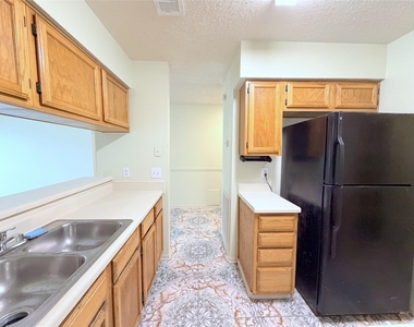 6711 Prairie Village Drive - Photo Thumbnail 6