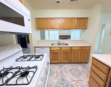 6711 Prairie Village Drive - Photo Thumbnail 5