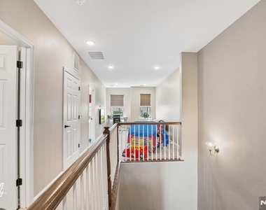 107 Wesmont - Photo Thumbnail 20