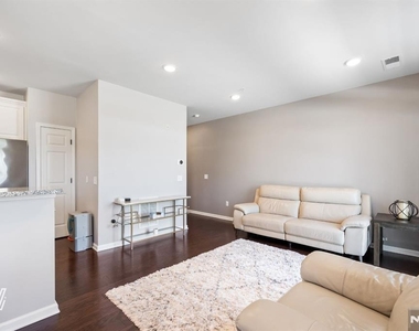107 Wesmont - Photo Thumbnail 8