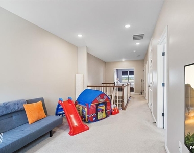 107 Wesmont - Photo Thumbnail 23
