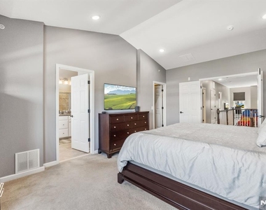 107 Wesmont - Photo Thumbnail 16