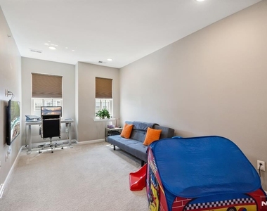 107 Wesmont - Photo Thumbnail 21