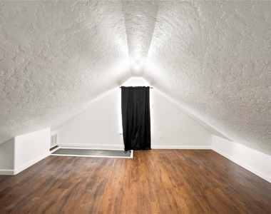 824 W 17th Street - Photo Thumbnail 9