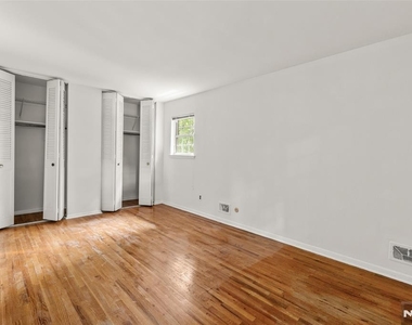 87 Poplar - Photo Thumbnail 12