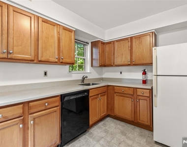 87 Poplar - Photo Thumbnail 9