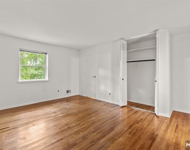 87 Poplar - Photo Thumbnail 14