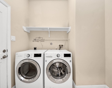 3058 Winterberry Lane - Photo Thumbnail 17