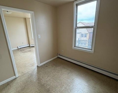307 Chestnut - Photo Thumbnail 3