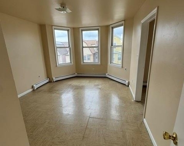 307 Chestnut - Photo Thumbnail 1