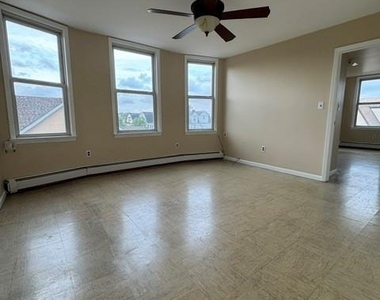 307 Chestnut - Photo Thumbnail 5