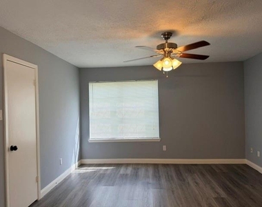 7202 Zieglers Grove - Photo Thumbnail 17