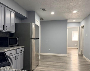 7202 Zieglers Grove - Photo Thumbnail 9