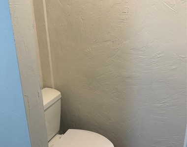1209 N Roberson Street - Photo Thumbnail 16