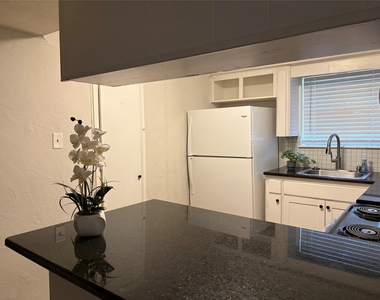 1209 N Roberson Street - Photo Thumbnail 3