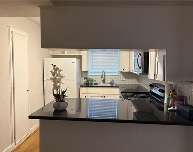 1209 N Roberson Street - Photo Thumbnail 5