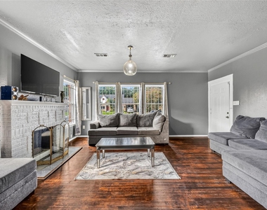 2512 Wheeler Street - Photo Thumbnail 3