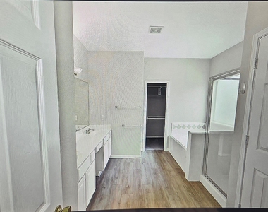 2931 Auburn Falls Lane - Photo Thumbnail 18